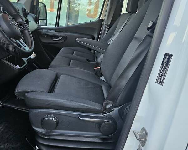 Белый Мерседес Sprinter, объемом двигателя 2.14 л и пробегом 453 тыс. км за 34299 $, фото 5 на Automoto.ua