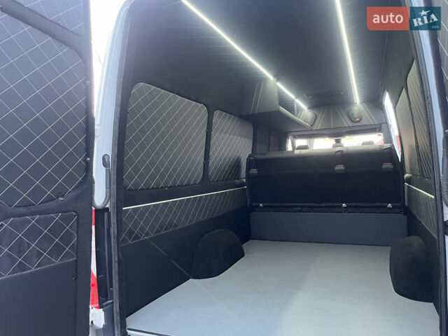 Белый Мерседес Sprinter, объемом двигателя 3 л и пробегом 200 тыс. км за 43888 $, фото 103 на Automoto.ua