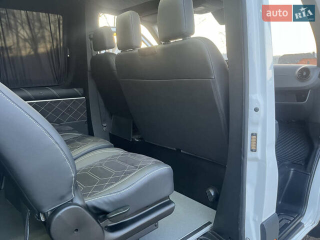 Белый Мерседес Sprinter, объемом двигателя 3 л и пробегом 200 тыс. км за 43888 $, фото 92 на Automoto.ua