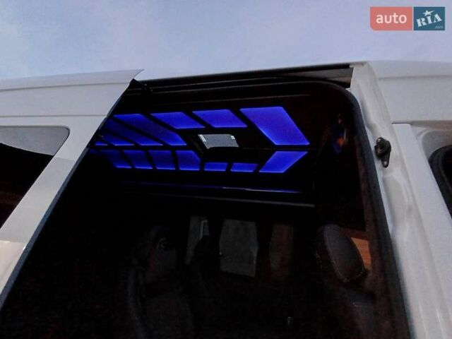 Белый Мерседес Sprinter, объемом двигателя 2.9 л и пробегом 365 тыс. км за 41999 $, фото 28 на Automoto.ua