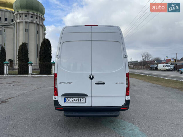 Белый Мерседес Sprinter, объемом двигателя 2.14 л и пробегом 195 тыс. км за 31300 $, фото 3 на Automoto.ua