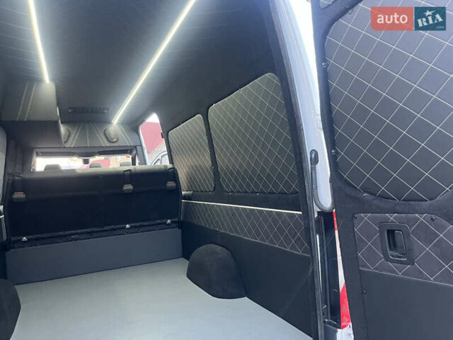 Белый Мерседес Sprinter, объемом двигателя 3 л и пробегом 200 тыс. км за 43888 $, фото 104 на Automoto.ua