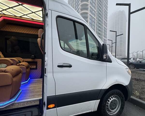 Белый Мерседес Sprinter, объемом двигателя 2.2 л и пробегом 260 тыс. км за 80000 $, фото 21 на Automoto.ua