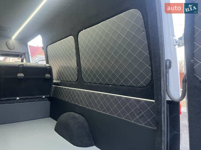 Белый Мерседес Sprinter, объемом двигателя 3 л и пробегом 200 тыс. км за 43888 $, фото 105 на Automoto.ua