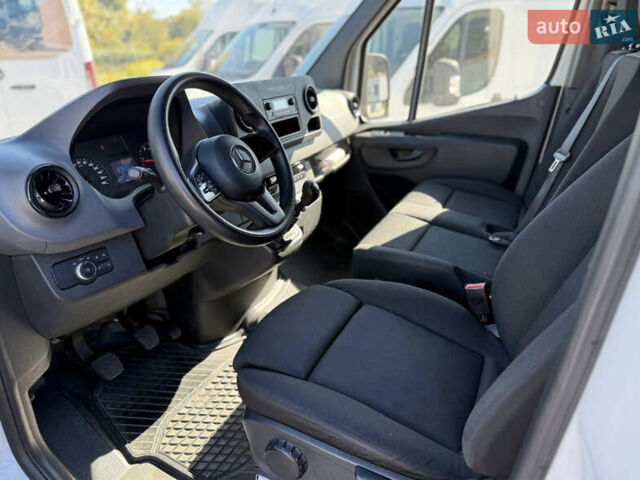 Белый Мерседес Sprinter, объемом двигателя 2.3 л и пробегом 257 тыс. км за 33872 $, фото 7 на Automoto.ua