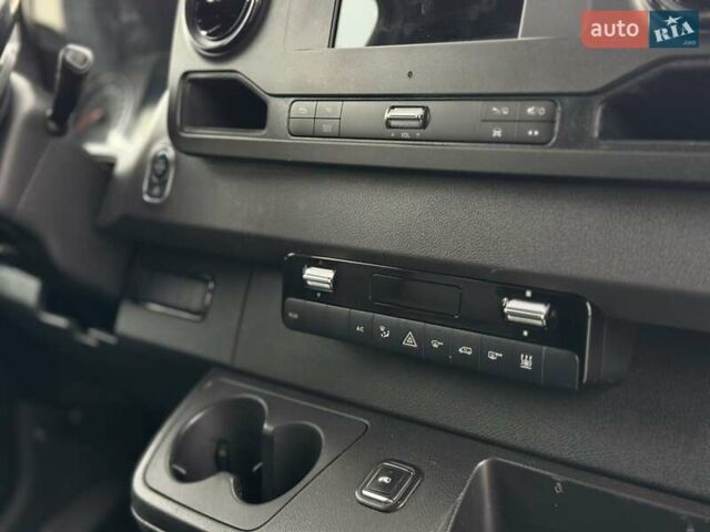 Белый Мерседес Sprinter, объемом двигателя 2.2 л и пробегом 335 тыс. км за 39100 $, фото 22 на Automoto.ua