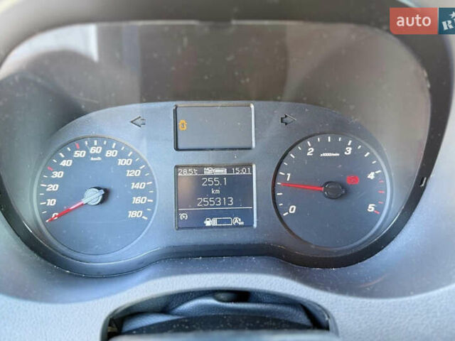 Белый Мерседес Sprinter, объемом двигателя 2.3 л и пробегом 257 тыс. км за 33872 $, фото 13 на Automoto.ua