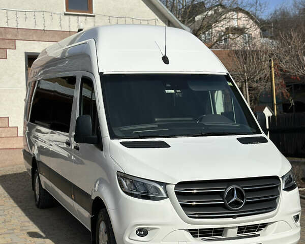 Белый Мерседес Sprinter, объемом двигателя 2.99 л и пробегом 119 тыс. км за 64000 $, фото 2 на Automoto.ua