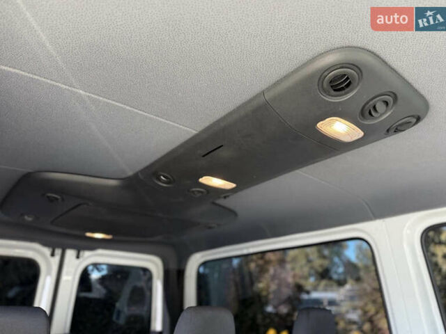 Белый Мерседес Sprinter, объемом двигателя 2.3 л и пробегом 257 тыс. км за 33872 $, фото 1 на Automoto.ua