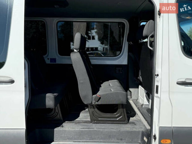 Белый Мерседес Sprinter, объемом двигателя 2.3 л и пробегом 257 тыс. км за 33872 $, фото 11 на Automoto.ua