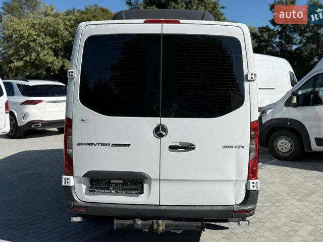 Белый Мерседес Sprinter, объемом двигателя 2.3 л и пробегом 257 тыс. км за 33872 $, фото 3 на Automoto.ua