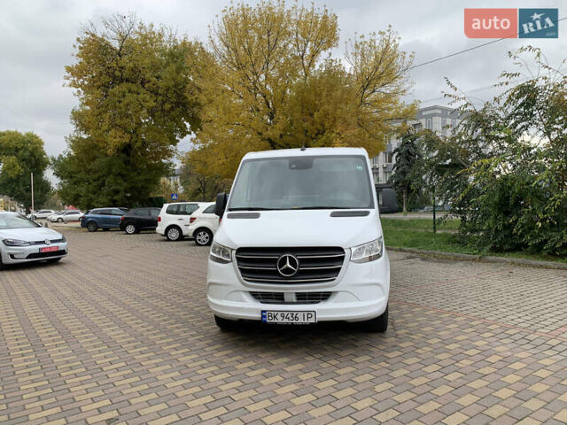 Белый Мерседес Sprinter, объемом двигателя 1.95 л и пробегом 173 тыс. км за 28950 $, фото 1 на Automoto.ua