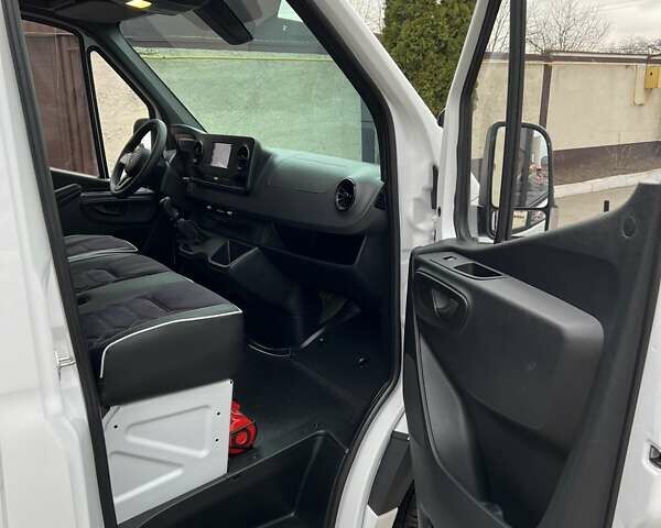 Белый Мерседес Sprinter, объемом двигателя 1.95 л и пробегом 33 тыс. км за 29900 $, фото 10 на Automoto.ua