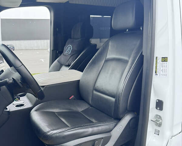Білий Мерседес Sprinter, об'ємом двигуна 2.99 л та пробігом 260 тис. км за 60000 $, фото 13 на Automoto.ua