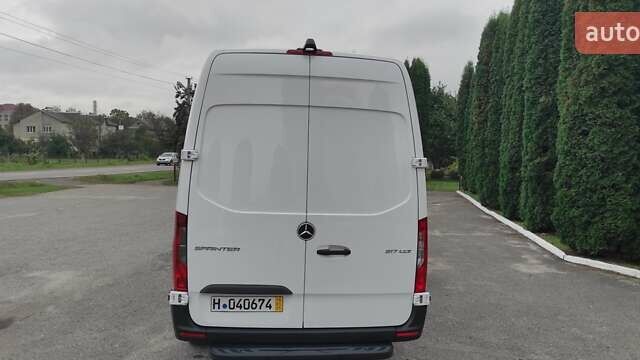 Белый Мерседес Sprinter, объемом двигателя 2 л и пробегом 167 тыс. км за 34950 $, фото 4 на Automoto.ua