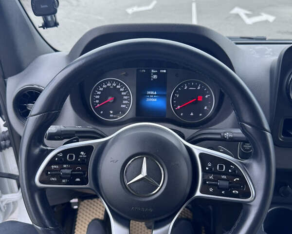 Білий Мерседес Sprinter, об'ємом двигуна 2.99 л та пробігом 260 тис. км за 60000 $, фото 14 на Automoto.ua