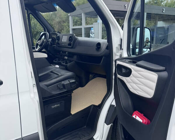 Білий Мерседес Sprinter, об'ємом двигуна 2.99 л та пробігом 260 тис. км за 60000 $, фото 17 на Automoto.ua