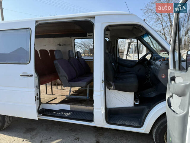 Белый Мерседес Sprinter, объемом двигателя 0 л и пробегом 333 тыс. км за 7950 $, фото 5 на Automoto.ua