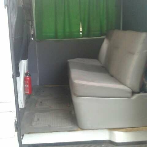 Белый Мерседес Sprinter, объемом двигателя 2.9 л и пробегом 370 тыс. км за 7000 $, фото 4 на Automoto.ua