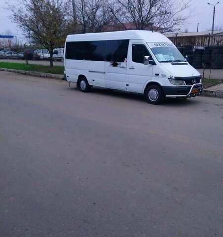 Белый Мерседес Sprinter, объемом двигателя 2.2 л и пробегом 160 тыс. км за 10500 $, фото 2 на Automoto.ua