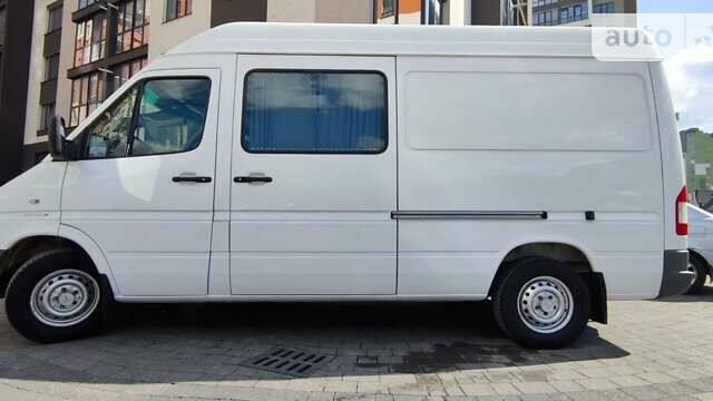 Белый Мерседес Sprinter, объемом двигателя 2.2 л и пробегом 122 тыс. км за 16000 $, фото 7 на Automoto.ua