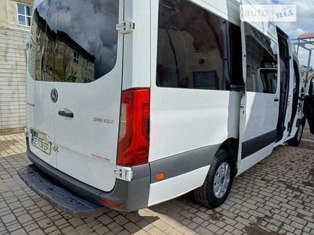 Белый Мерседес Sprinter, объемом двигателя 2.99 л и пробегом 357 тыс. км за 38000 $, фото 4 на Automoto.ua