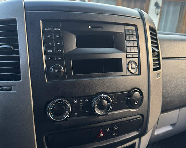 Бежевий Мерседес Sprinter, об'ємом двигуна 2.14 л та пробігом 673 тис. км за 14999 $, фото 9 на Automoto.ua