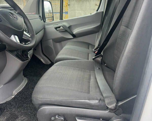 Бежевый Мерседес Sprinter, объемом двигателя 2.2 л и пробегом 193 тыс. км за 20500 $, фото 12 на Automoto.ua