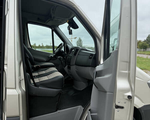 Бежевый Мерседес Sprinter, объемом двигателя 2.14 л и пробегом 700 тыс. км за 25500 $, фото 8 на Automoto.ua