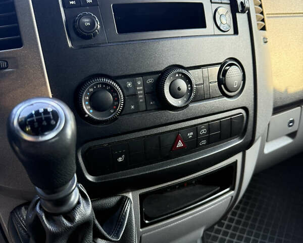 Бежевий Мерседес Sprinter, об'ємом двигуна 3 л та пробігом 490 тис. км за 29900 $, фото 13 на Automoto.ua