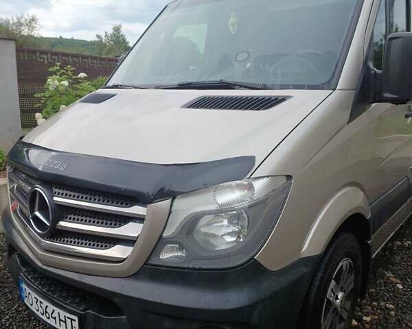 Бежевый Мерседес Sprinter, объемом двигателя 2.99 л и пробегом 390 тыс. км за 21000 $, фото 4 на Automoto.ua