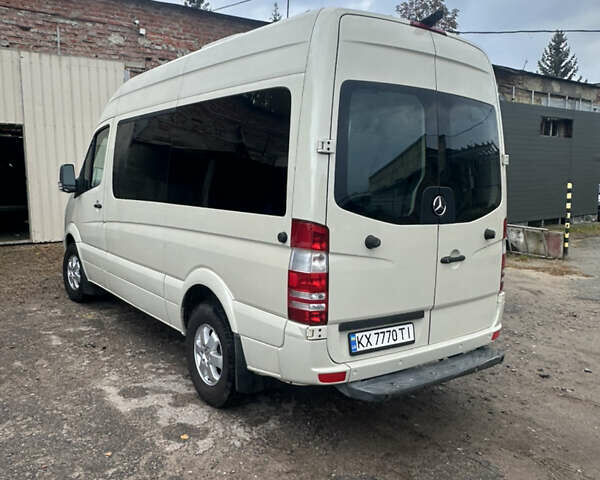 Бежевий Мерседес Sprinter, об'ємом двигуна 3 л та пробігом 330 тис. км за 31000 $, фото 2 на Automoto.ua