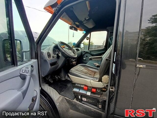Чорний Мерседес Sprinter, об'ємом двигуна 2.7 л та пробігом 705 тис. км за 10400 $, фото 4 на Automoto.ua
