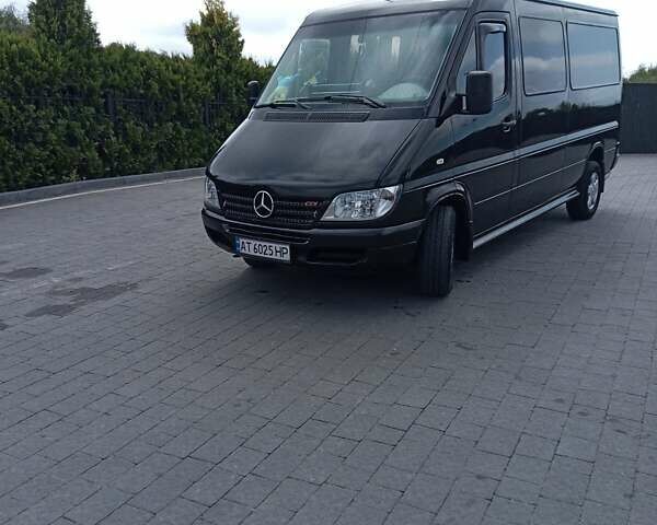 Черный Мерседес Sprinter, объемом двигателя 2.15 л и пробегом 623 тыс. км за 8855 $, фото 2 на Automoto.ua