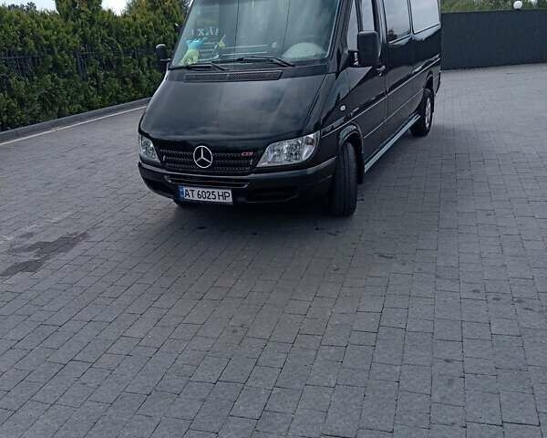 Черный Мерседес Sprinter, объемом двигателя 2.15 л и пробегом 623 тыс. км за 8855 $, фото 4 на Automoto.ua