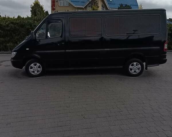 Черный Мерседес Sprinter, объемом двигателя 2.15 л и пробегом 623 тыс. км за 8855 $, фото 1 на Automoto.ua