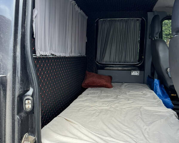 Черный Мерседес Sprinter, объемом двигателя 2.69 л и пробегом 370 тыс. км за 18900 $, фото 2 на Automoto.ua