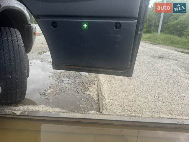 Черный Мерседес Sprinter, объемом двигателя 2.69 л и пробегом 370 тыс. км за 18900 $, фото 6 на Automoto.ua
