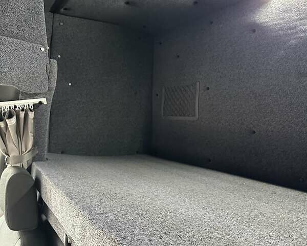 Черный Мерседес Sprinter, объемом двигателя 2.14 л и пробегом 391 тыс. км за 38500 $, фото 6 на Automoto.ua