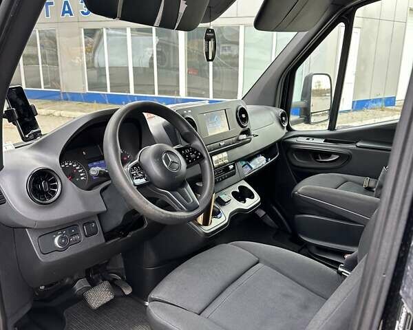 Черный Мерседес Sprinter, объемом двигателя 2.14 л и пробегом 391 тыс. км за 38500 $, фото 3 на Automoto.ua
