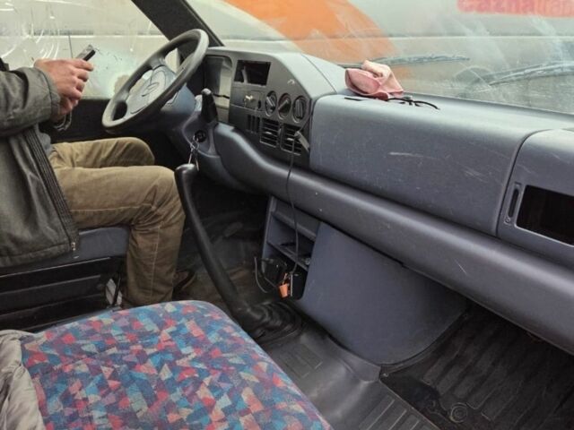 Черный Мерседес Sprinter, объемом двигателя 0 л и пробегом 300 тыс. км за 5434 $, фото 7 на Automoto.ua