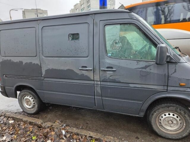 Черный Мерседес Sprinter, объемом двигателя 0 л и пробегом 300 тыс. км за 5434 $, фото 1 на Automoto.ua