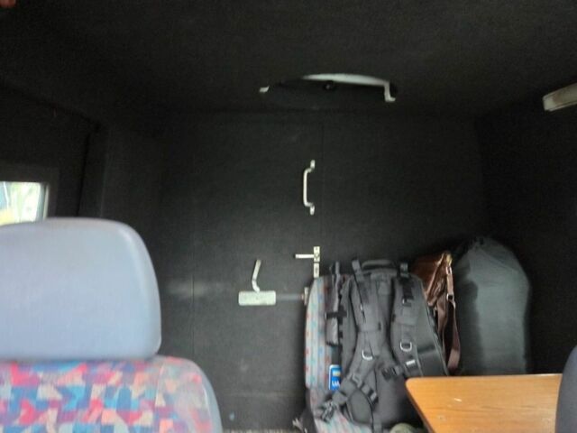 Черный Мерседес Sprinter, объемом двигателя 0 л и пробегом 300 тыс. км за 5434 $, фото 6 на Automoto.ua