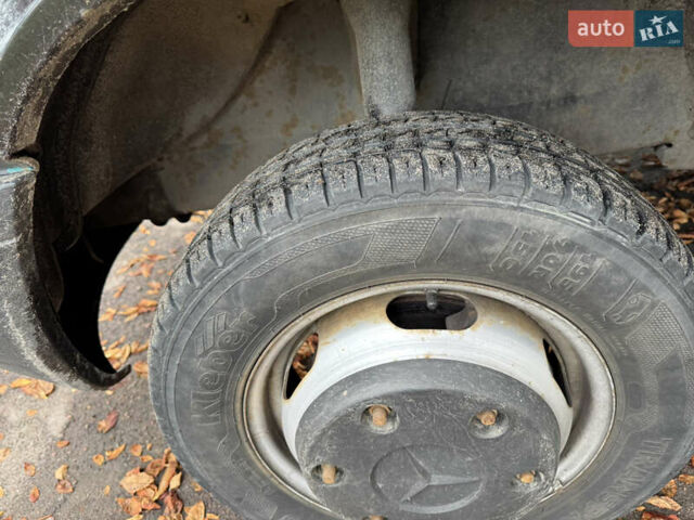 Черный Мерседес Sprinter, объемом двигателя 2.9 л и пробегом 485 тыс. км за 7500 $, фото 7 на Automoto.ua