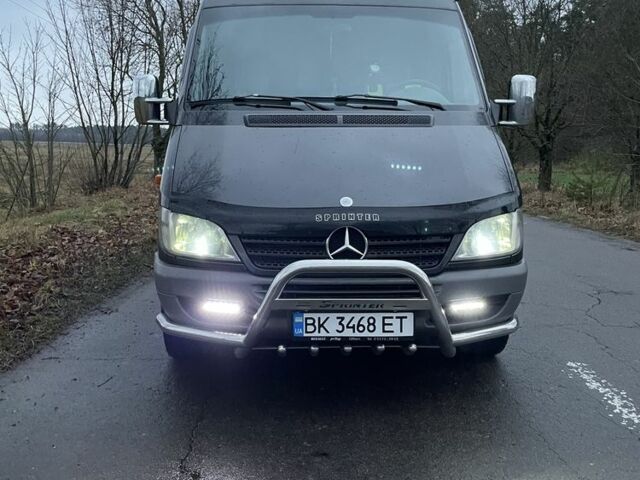 Чорний Мерседес Sprinter, об'ємом двигуна 2.1 л та пробігом 360 тис. км за 14500 $, фото 6 на Automoto.ua
