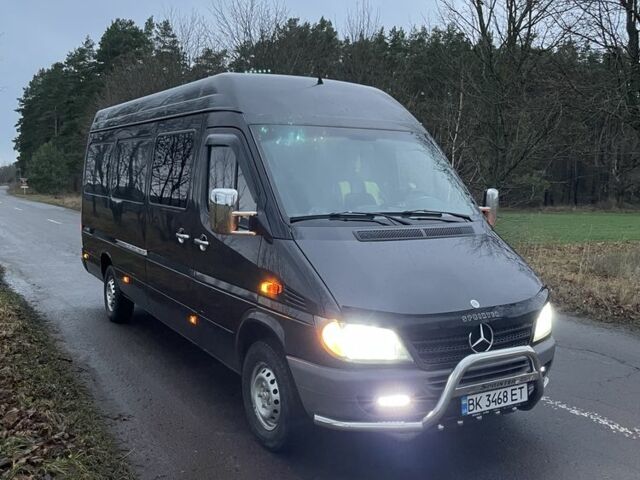Чорний Мерседес Sprinter, об'ємом двигуна 2.1 л та пробігом 360 тис. км за 14500 $, фото 2 на Automoto.ua