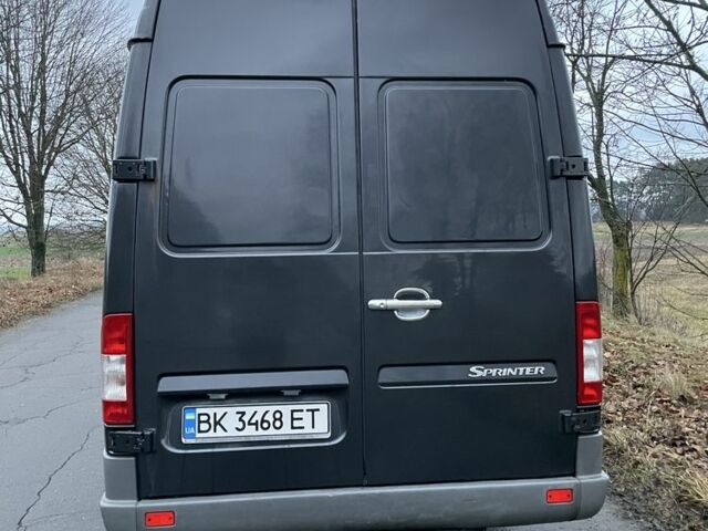 Чорний Мерседес Sprinter, об'ємом двигуна 2.1 л та пробігом 360 тис. км за 14500 $, фото 4 на Automoto.ua