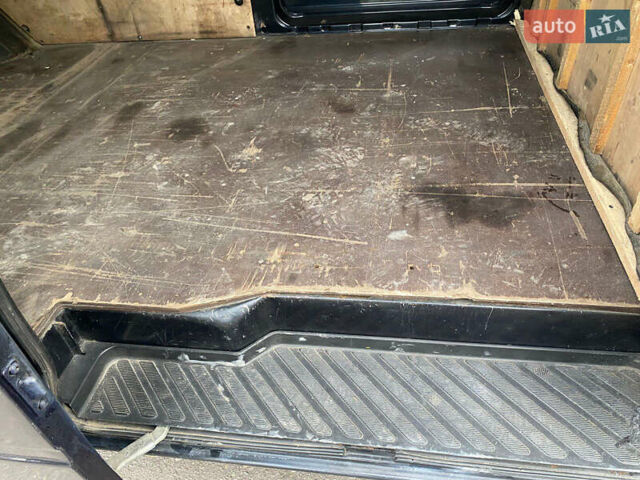 Черный Мерседес Sprinter, объемом двигателя 2.69 л и пробегом 296 тыс. км за 12950 $, фото 27 на Automoto.ua