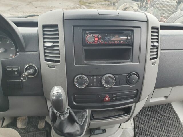 Чорний Мерседес Sprinter, об'ємом двигуна 2.1 л та пробігом 390 тис. км за 9400 $, фото 7 на Automoto.ua
