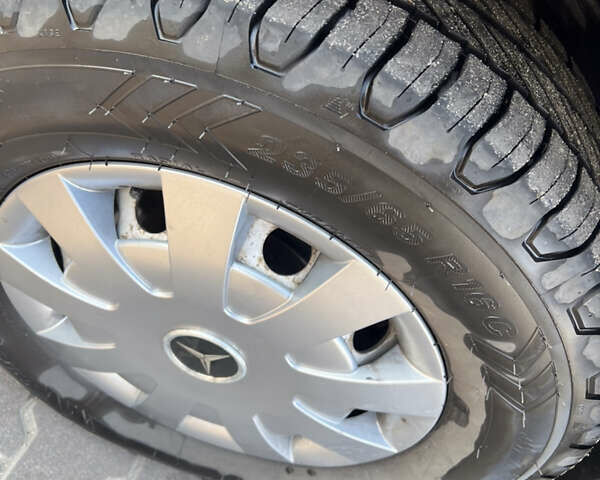 Черный Мерседес Sprinter, объемом двигателя 2.15 л и пробегом 480 тыс. км за 10000 $, фото 20 на Automoto.ua